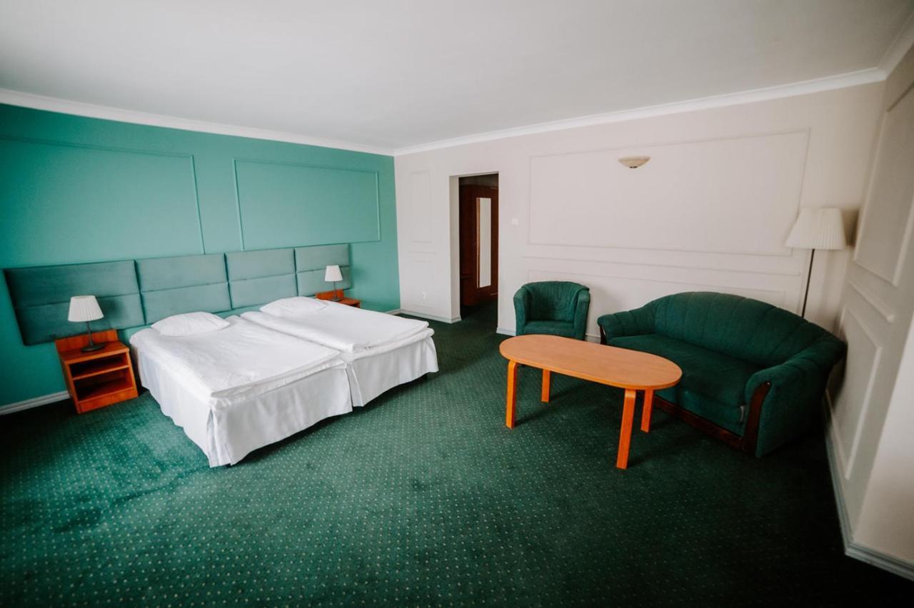 Hotel Senator Замосць Экстерьер фото